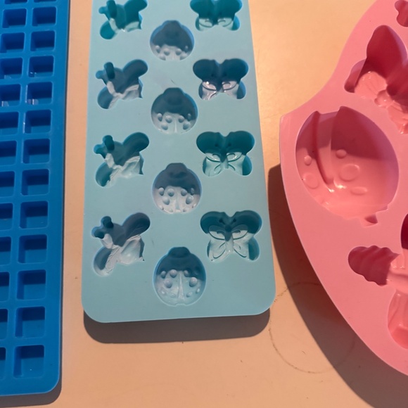 7 various silicone molds - Picture 3 of 6